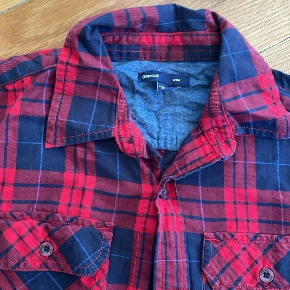 GAP Kids Boy M Red Plaid Navy Blue Button Down Long Sleeve Shirt Pockets Cotton
